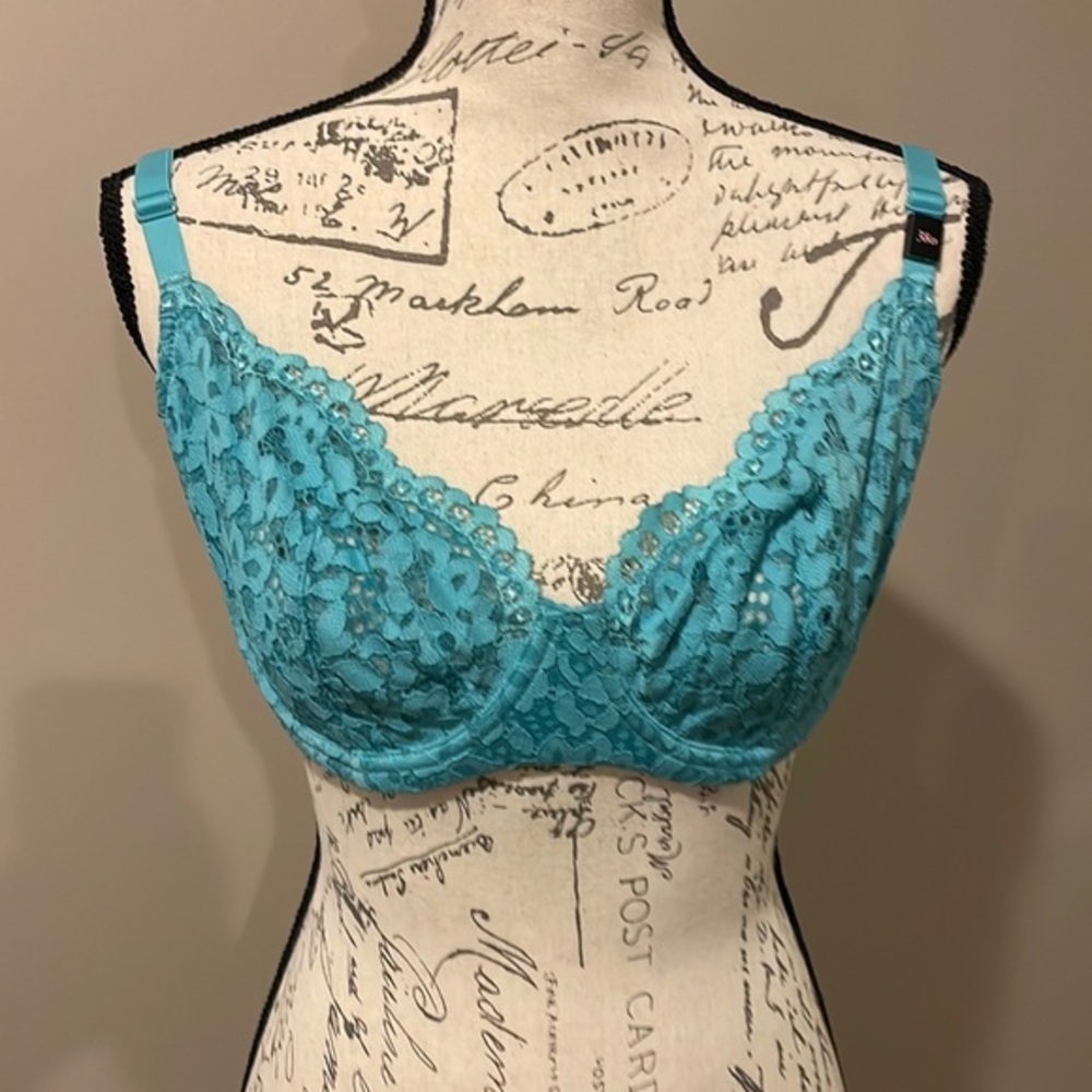 Women’s Victoria’s Secret Body by Victoria NWT Aqua Lace Bra bra 38D​​
